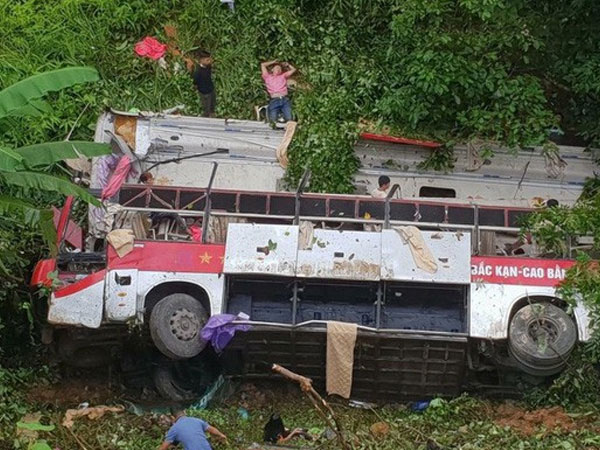 Tạm giữ hình sự tài xế xe khách giường nằm lao xuống vực khiến 4 người chết, 16 người bị thương ở Cao Bằng