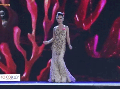 Thí sinh Chung khảo phía Bắc HHVN 2018 catwalk loạng choạng, dáng đi 'quê mùa'