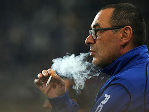Chelsea tìm khu hút thuốc cho Sarri trong sân Stamford Bridge