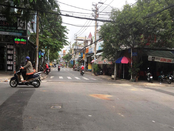 Đuổi theo cướp lấy lại điện thoại, chàng trai trẻ bị xe tải cán tử vong ở Sài Gòn