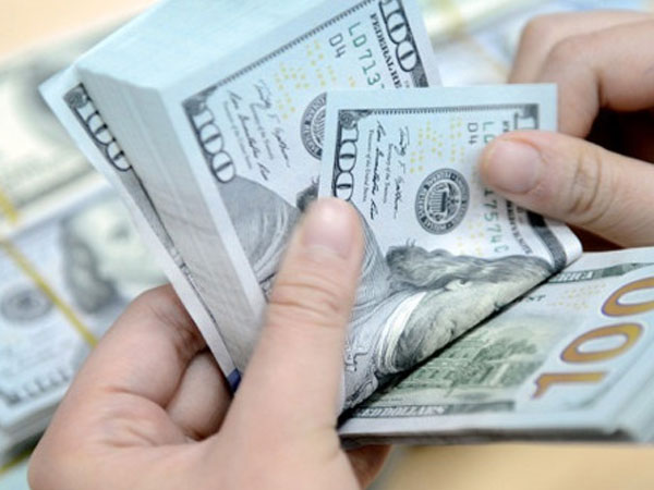 Giá USD tại ngân hàng tiếp tục tăng mạnh, sắp chạm ngưỡng giá trần