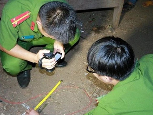 Hai anh trai phát hiện em tử vong bất thường cạnh bờ suối, nghi bị sát hại