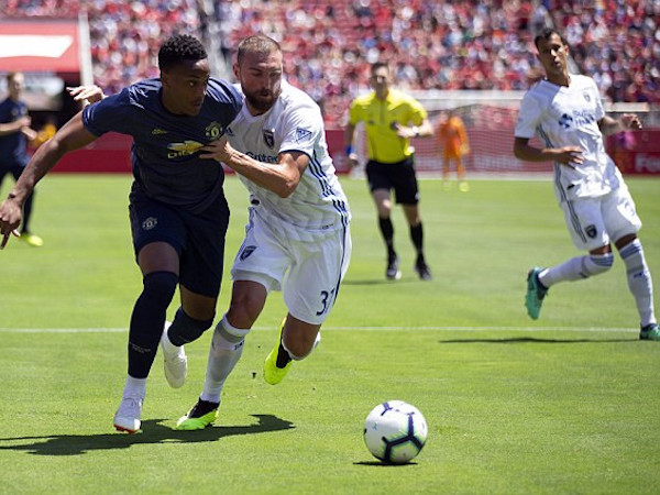 Mourinho cảnh báo Martial khi có ý định rời MU