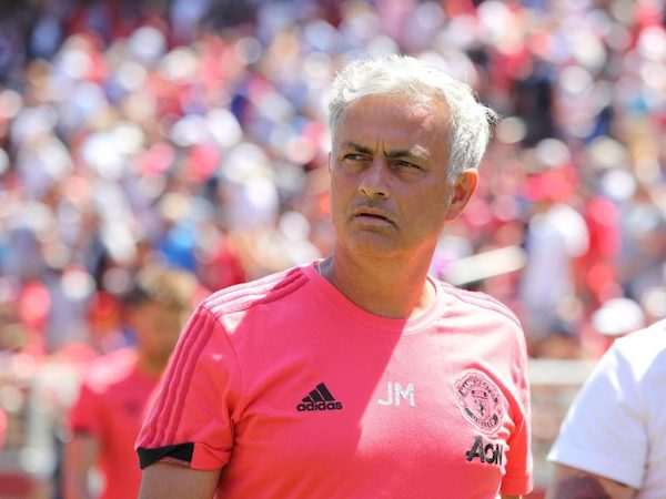 Mourinho họp khẩn đòi sếp MU bơm tiền tuyển quân