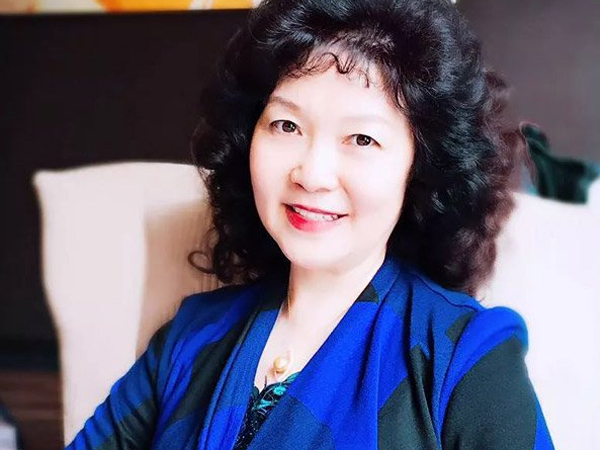 Nữ đại gia xinh đẹp đứng sau bê bối vắc-xin rởm rúng động TQ