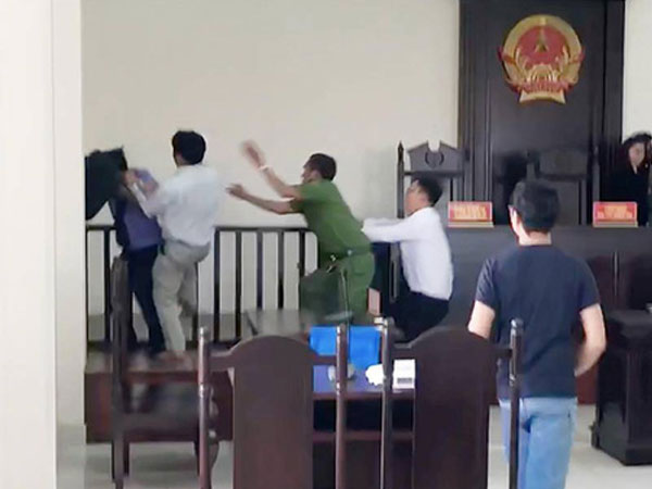 Trưởng Công an huyện Bình Chánh lên tiếng việc 'Chí Phèo' đánh kiểm sát viên, phóng viên