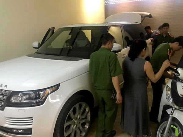 Video: Cảnh sát khám nhà trùm ma túy xuyên quốc gia