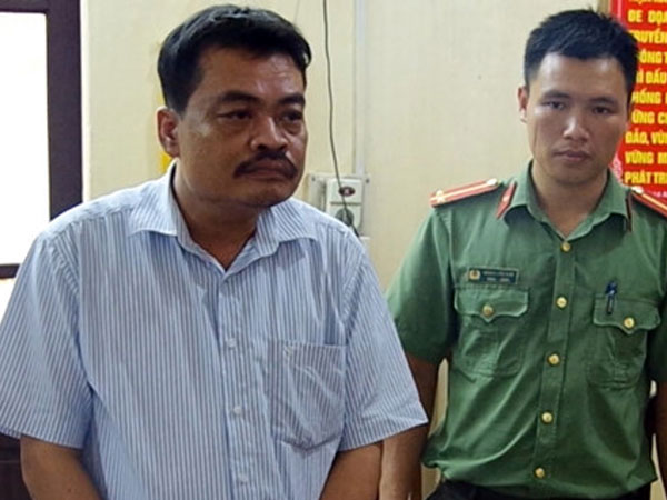 Video: Công an đọc lệnh bắt người thứ 2 liên quan vụ sửa điểm ở Hà Giang