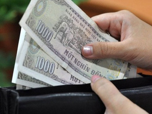 Bực bạn trai tiếc vài đồng lẻ, cô gái bị chê ngược: 'Cái gì cũng biết, biết điều thì không'