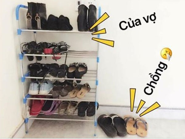 Chàng trai chụp ảnh kệ giày của vợ chồng anh trai, hội chị em xôn xao vì thấy bóng dáng nhà mình trong đó
