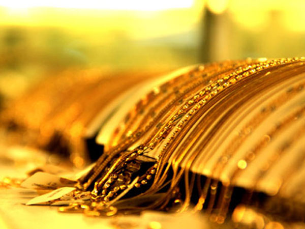 Giá vàng hôm nay 25/7: USD đầy rủi ro, vàng tiềm tàng nguy cơ
