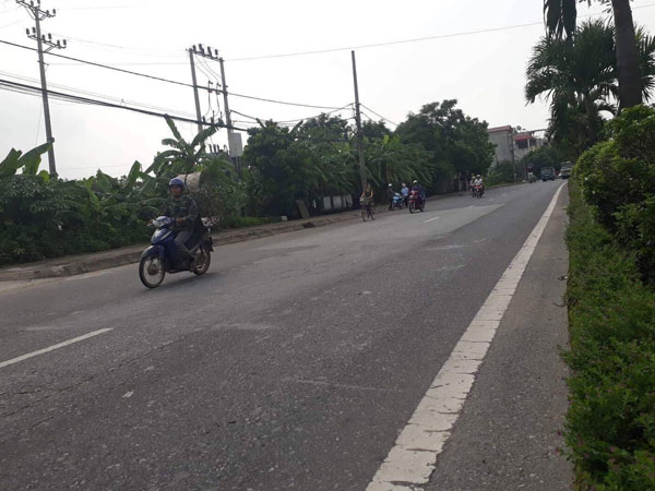 Hà Nội: Nữ phóng viên bị hai thanh niên dàn cảnh va quệt giao thông, cướp gần 100 triệu đồng