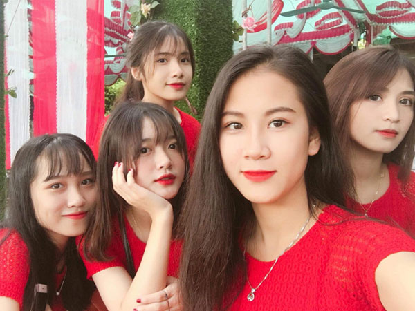 Những dàn bê tráp toàn trai xinh gái đẹp nổi bật hơn cả cô dâu, chú rể