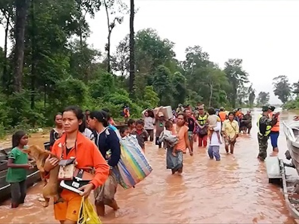 Tìm thấy 26 thi thể sau vỡ đập ở Lào