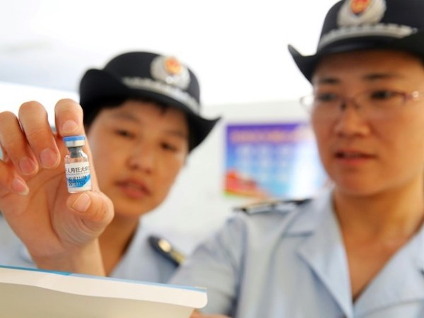 Trung Quốc bắt giữ 15 người liên quan đến bê bối vaccine