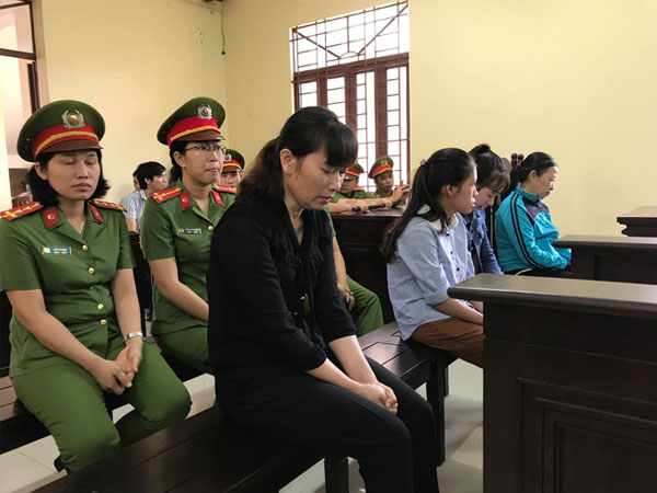 Xét xử vụ bạo hành trẻ em chấn động dư luận tại trường Mầm Xanh ở Sài Gòn: Bị cáo bật khóc vì 'không nhớ đánh bao nhiêu trẻ'