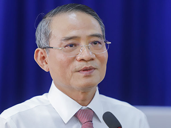 Bí thư Đà Nẵng: 'Đã đến lúc xem lại việc cử nhân tài đi học'