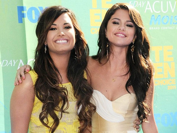 Đây là cảm xúc của Selena Gomez khi biết tin Demi Lovato đi cấp cứu vì sốc ma túy