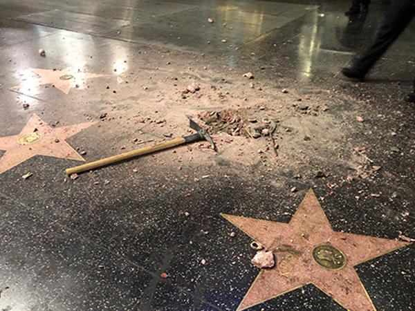 Người đàn ông dùng rìu đập vỡ ngôi sao của Trump trên đại lộ Hollywood