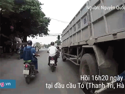 Video: Khoảnh khắc người đàn ông thoát chết dưới bánh xe tải