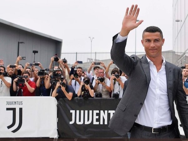 Bán Ronaldo, Real Madrid hốt hoảng nhìn lại thì đã muộn