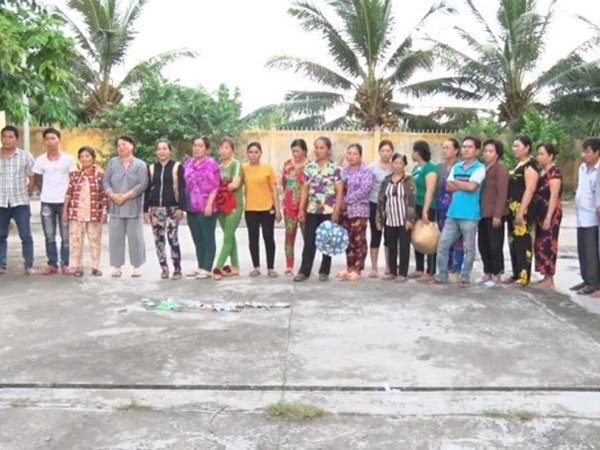 Bắt quả tang 17 'quý bà' đánh bạc ăn tiền
