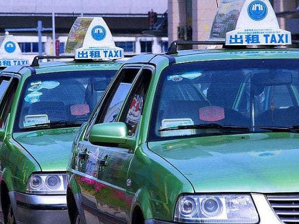 Du khách Mỹ trả nhầm hơn 20 triệu, tài xế taxi Trung Quốc truy tìm bằng được để hoàn trả không thiếu 1 xu