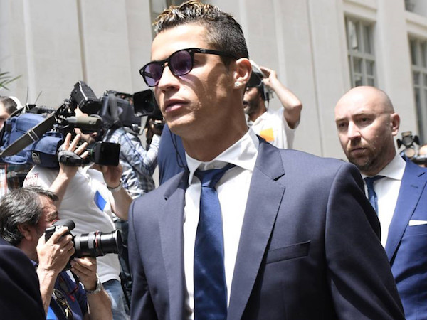 Messi, Ronaldo gặp cơn ác mộng thuế ở Tây Ban Nha như thế nào?