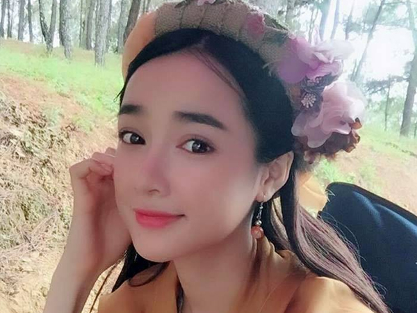 Nhã Phương đăng ảnh cổ trang đẹp lung linh, fan nghi ngờ lại "phim thật tình thật" với Trường Giang