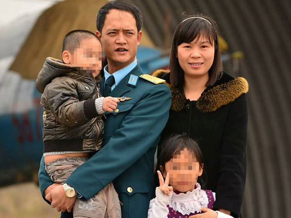 Thân nhân phi công Su-22: 'Về đi Trí ơi, hoa lan nở rồi'