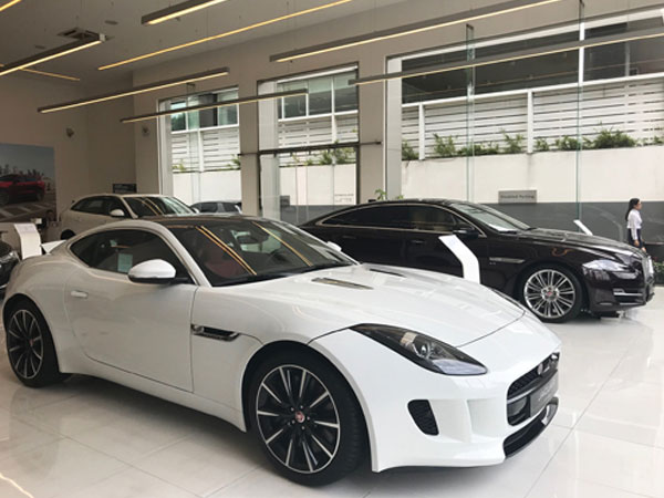 Thị trường xe sang Việt nửa đầu 2018 - cuộc đua không cân sức