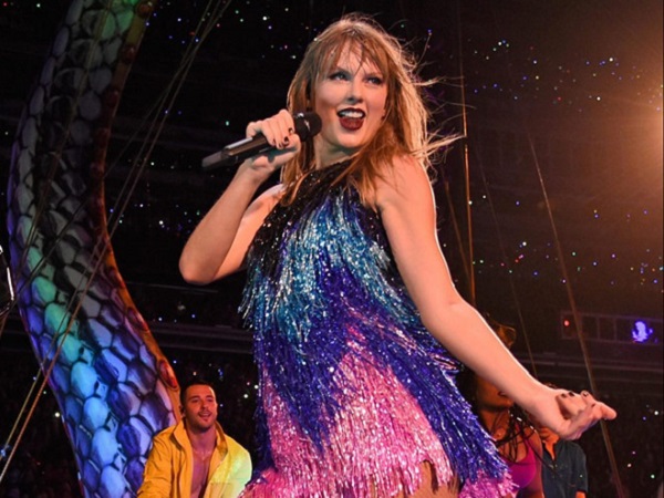 Trận thư hùng giữa Man City gặp Liverpool suýt bị hủy vì show diễn 'khủng' của Taylor Swift