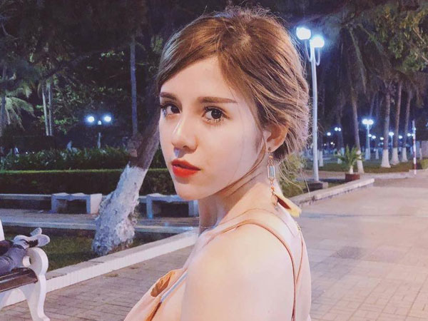 Xinh như gái Thái, nữ sinh trường Báo được dân mạng thi nhau xin info
