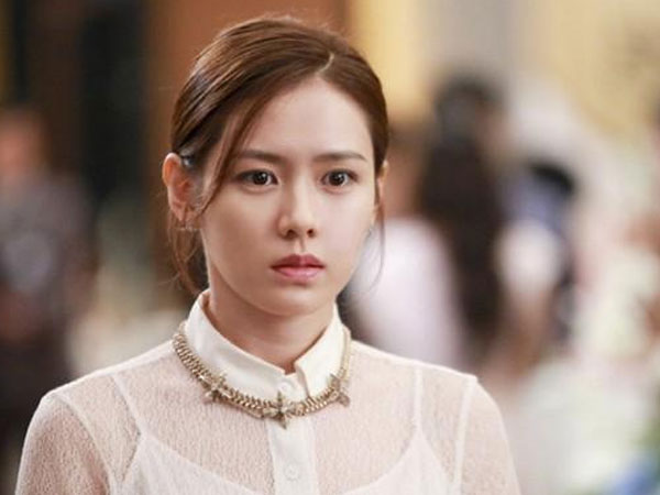 Biết chồng ngoại tình, vợ vẫn đon đả không oán thán nửa lời để rồi 1 năm sau ...