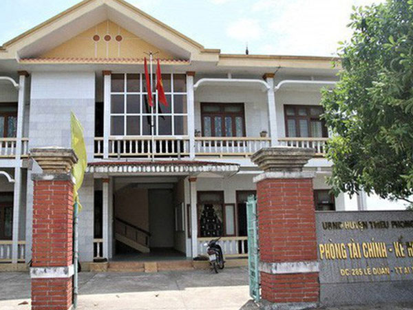 Đồng nghiệp sờ soạng mình chỉ bị phạt 200.000 đồng, nữ kế toán: 'Tôi quá sốc, bị nhiều người tung tin'