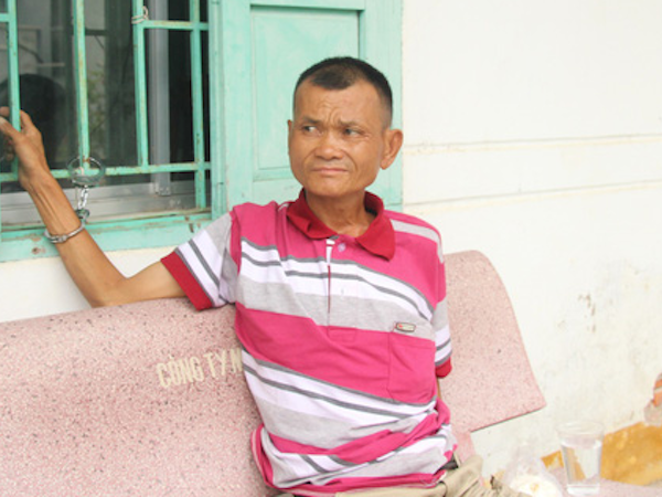 Tên trộm 'tốt bụng' phân phát 5 lượng vàng và tiền cho bạn bè và người lạ