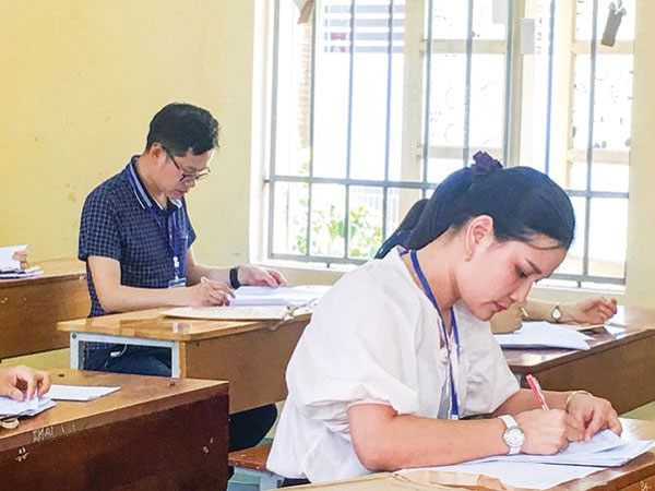 'Lỗ hổng' chấm thi, 'vá' thế nào?