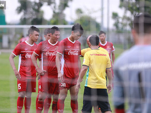U23 Việt Nam luyện tuyệt chiêu như tuyển Anh, Đình Trọng báo tin vui cho thầy Park
