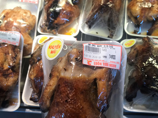 Gà dai không đầu, không nội tạng giá siêu rẻ vào siêu thị
