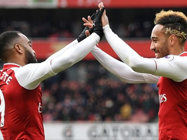 Lacazette không coi Aubameyang là kẻ thù