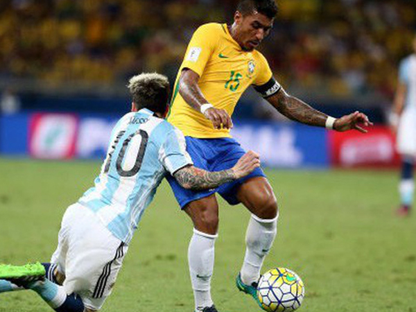 Messi đã nói gì khiến tuyển thủ Brazil không dám sút phạt?
