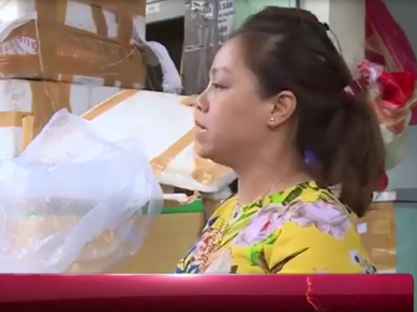 Vụ 'biến' bạch tuộc đen thành trắng tinh sau 30 phút: Chủ một mực chối, nhân viên khai 'Nếu em ăn thì em không cho cái chất đấy vào!'