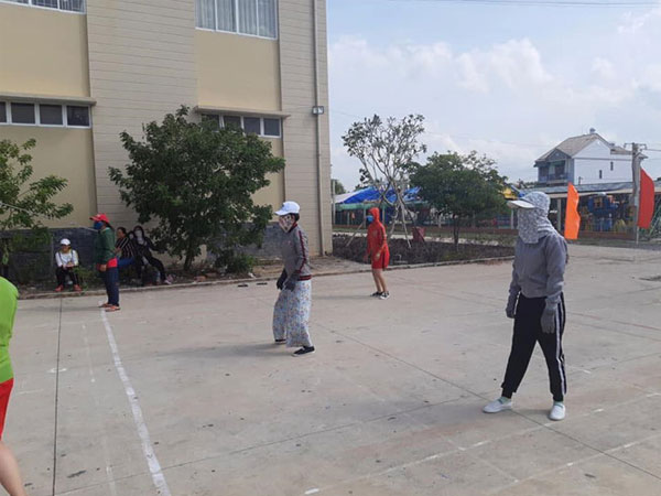 'Đại chiến ninja trên sân bóng chuyền', bức ảnh lột tả tinh thần thi đấu thể thao độc nhất vô nhị đang gây bão MXH