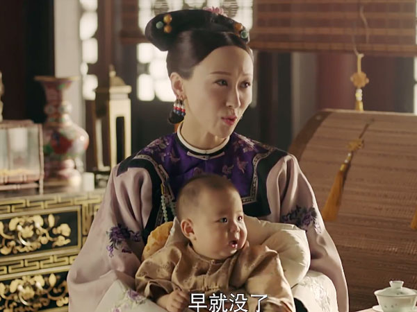 Diên Hi Công Lược tập 17-18: Hoàn Châu Cách Cách suýt 'mất hay' vì Ngũ a ca bị lệnh chôn sống khi vừa chào đời