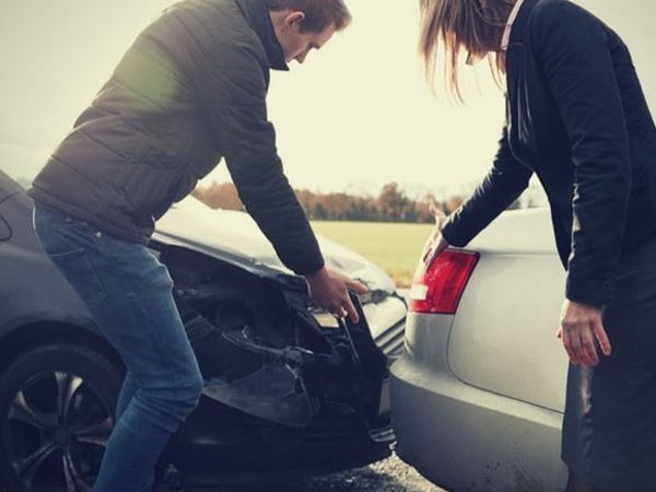 Kinh nghiệm lái xe đường dài tránh tai nạn thảm khốc