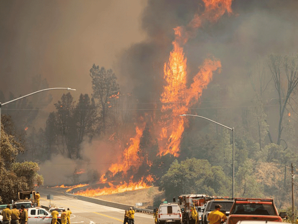 Lửa dữ hoành hành California