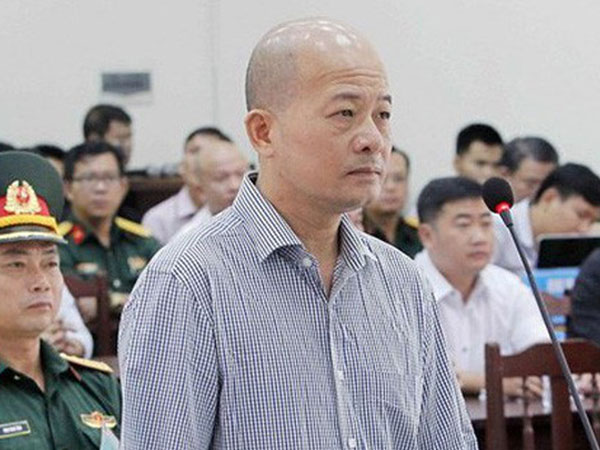 Nhiều lần đút bằng giả vào hồ sơ để thăng tiến, 'Út trọc' vẫn khai... không biết