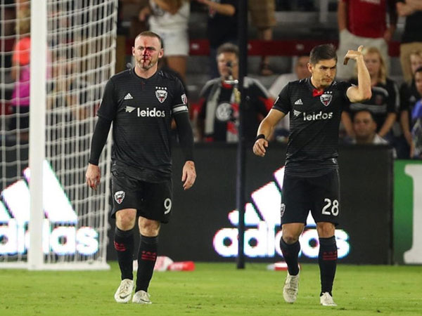 Rooney mặt đầm đìa máu trong ngày ghi bàn đầu tiên cho DC United
