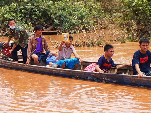 Vỡ đập thủy điện ở Lào: Khắc khoải ngóng tin người mất tích