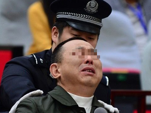 Bi kịch nối tiếp từ cái chết của con gái mới sinh đến án tử dành cho ông bố sát nhân chỉ vì thương con mù quáng